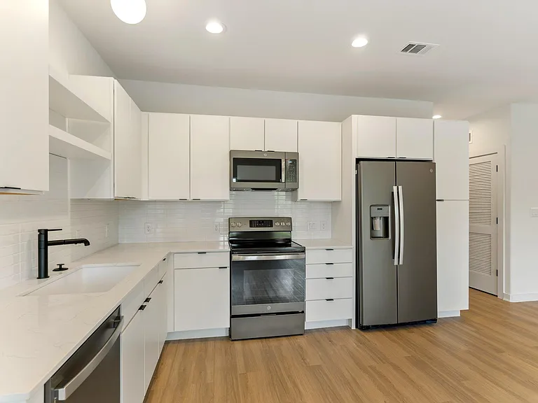 100 W Mockingbird Ln #305 — Photo 11