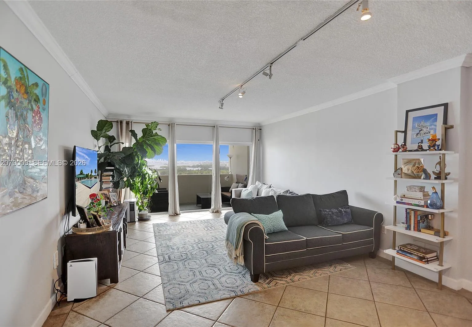 Arlen House Condo — Photo 3