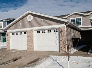 547 Pointe Ct, Rochester, MN 55902