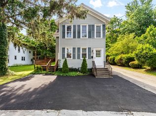 77 Phelps St, Lyons, NY 14489