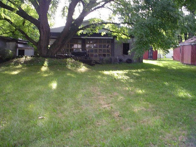 2nd image of 915 Lake St