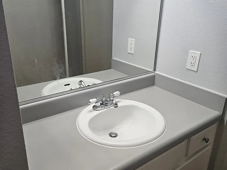 1375 Midvale Apartments — Photo 67