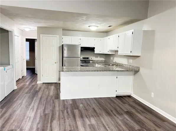 3327 Clover Meadows Dr, Chesapeake, VA 23321
