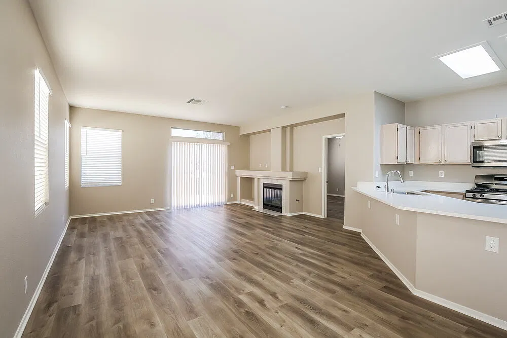 3 bed, 2.0 bath, 1416 sqft, $2,080 — Photo 3