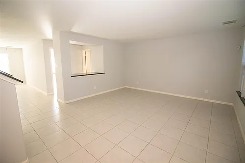 2202 Crossmill Ln Photo 1