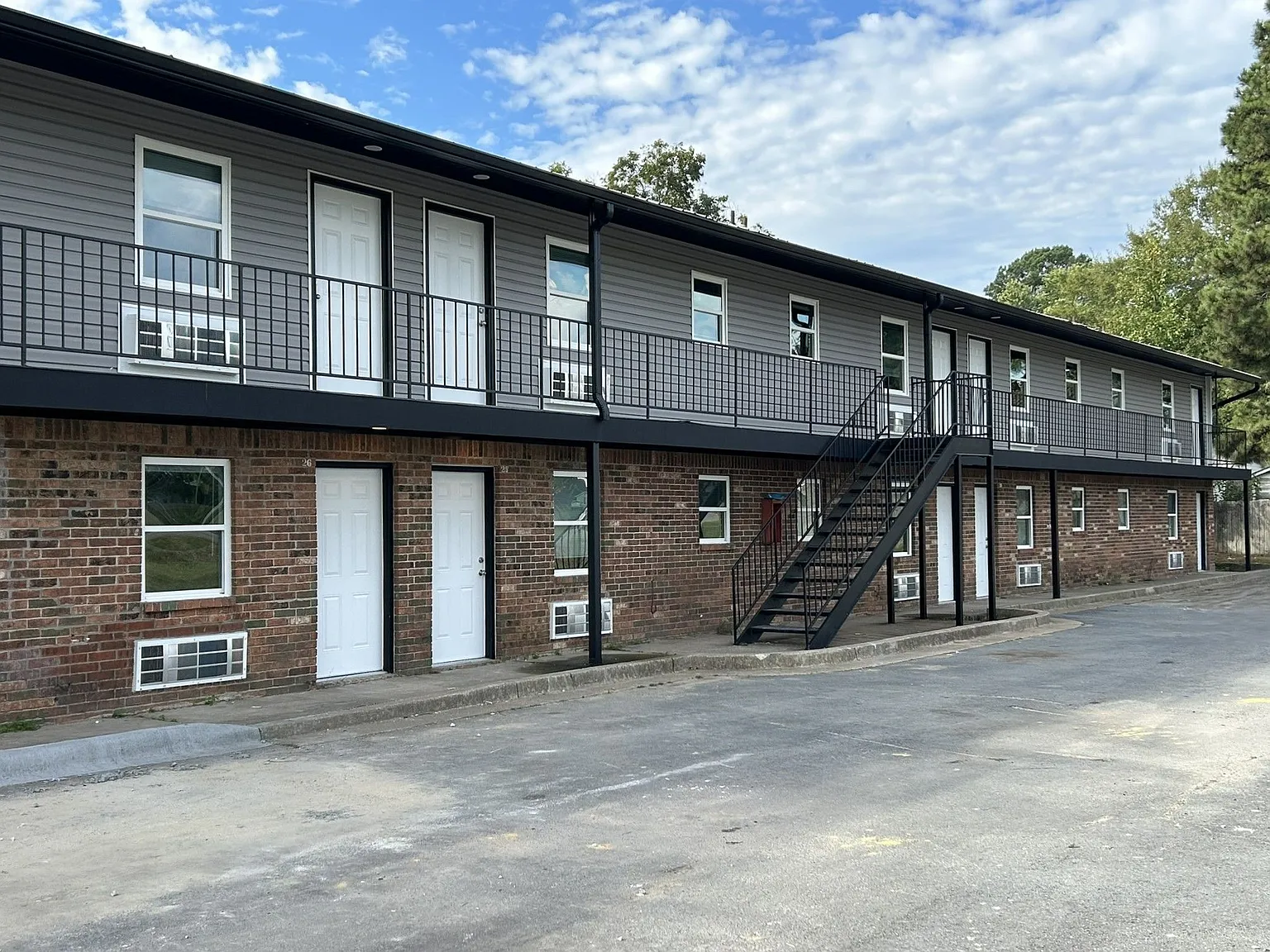 Refreshed & Move-in Ready — Photo 4