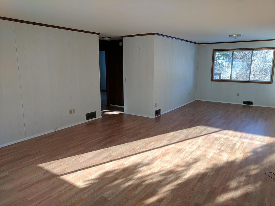 2nd image of 15 Angel Ln