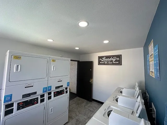 Chateau Woodley Hart Apartments — Photo 8