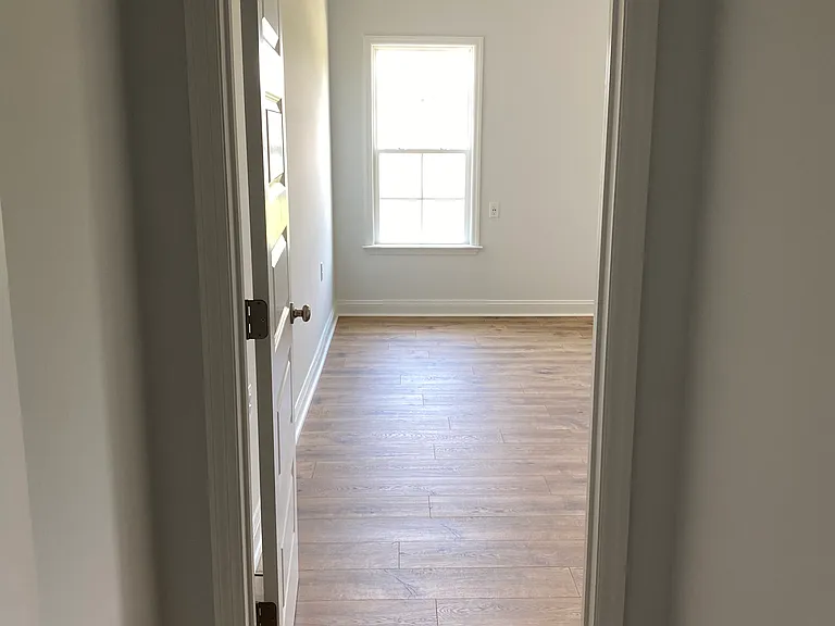 215 Bailey Cir — Photo 4