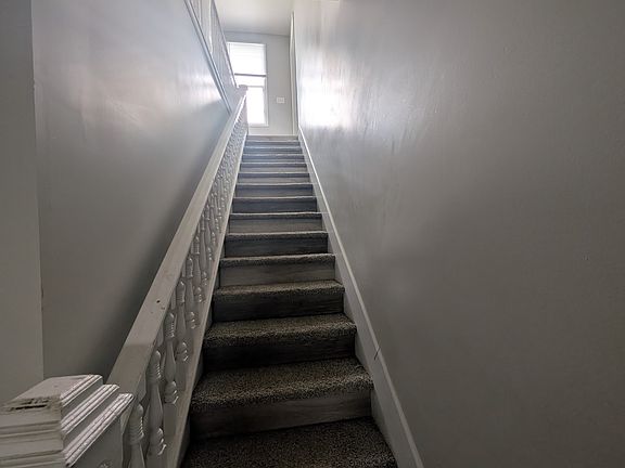 4th image of 838 E Wheeling St #B