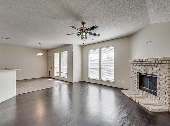 5th image of 2800 Goldfinch Dr