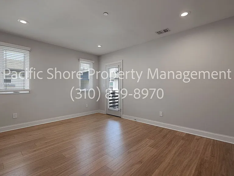 7205 S. La Cienega Apartments — Photo 10