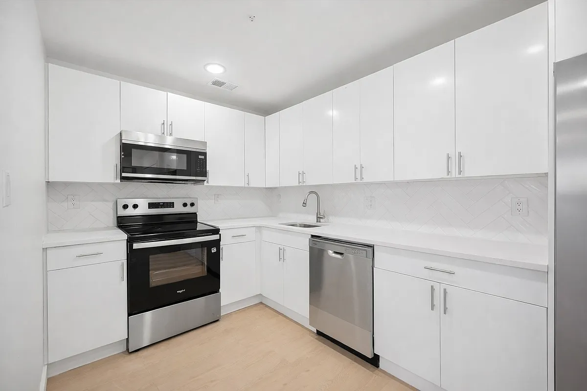 Building Photo - 4212 Lancaster Ave #302