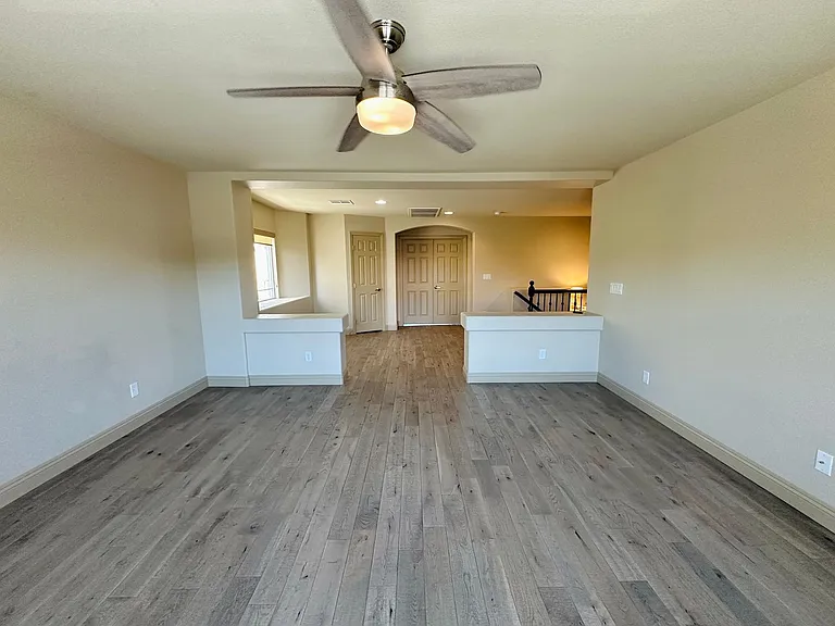 9842 Russian Hill St — Photo 32