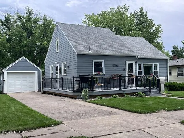 1116 1st St NW, Watertown, SD 57201