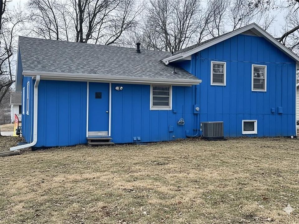 2nd image of 502 NE Ash St