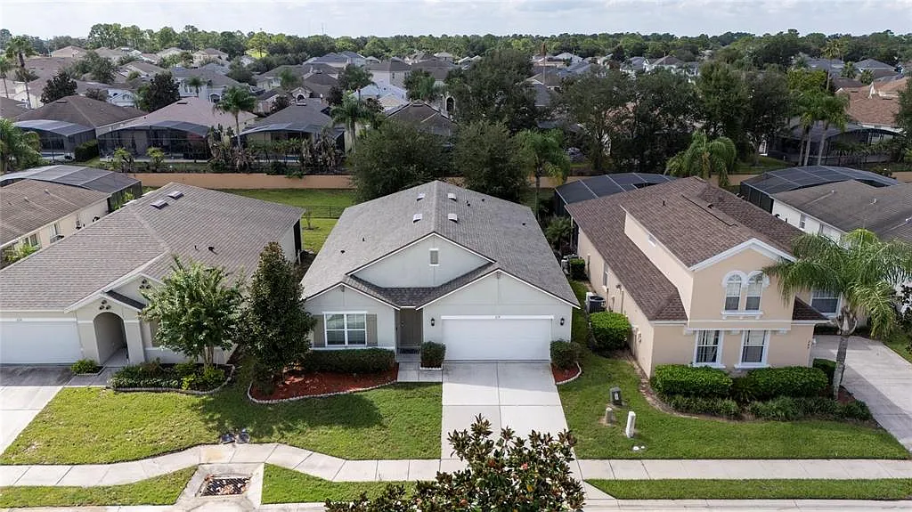 4 bed, 2.0 bath, 1812 sqft, $2,300 — Photo 2