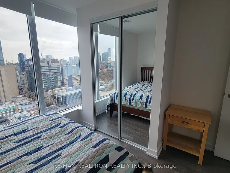 203 College St #2807 — Photo 9