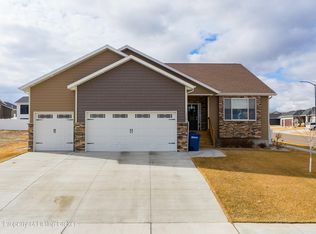 1369 46th Ave W, Dickinson, ND 58601