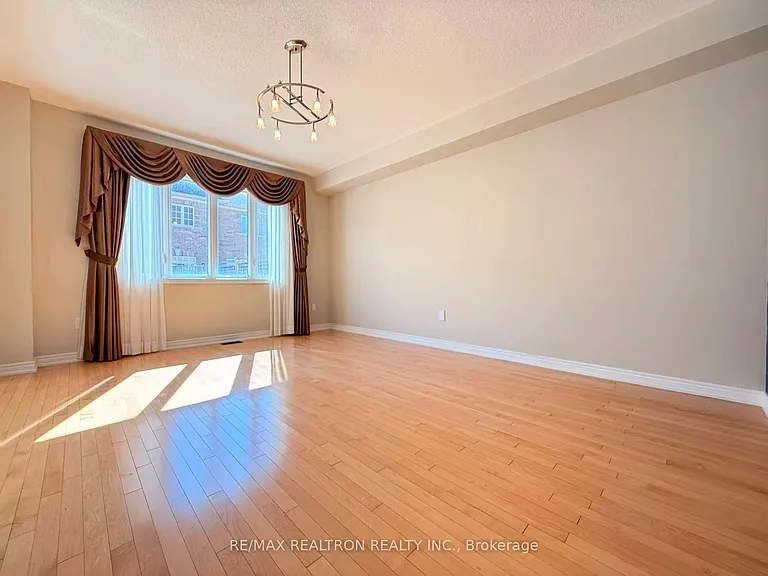 7 Hyacinth St — Photo 7