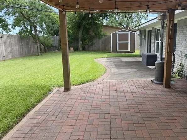 9715 Greenwillow St, Houston, TX 77096