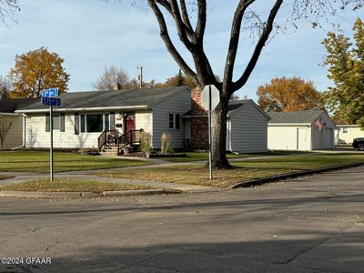 1504 11th Ave S, Grand Forks, ND, 58201