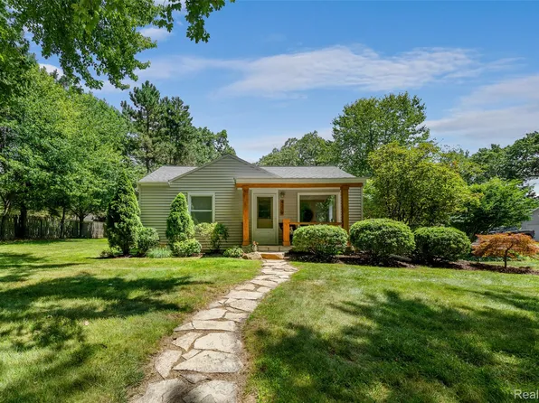 4379 Cedar Ave, West Bloomfield, MI 48323