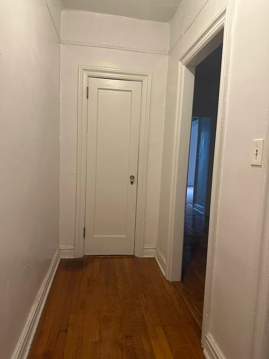 Building Photo - 270 Seaman Ave #D1