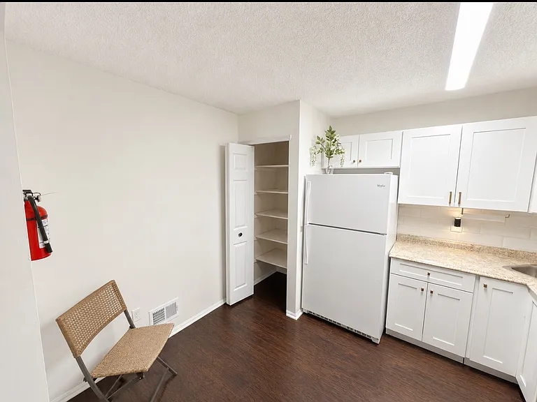 1063 Ash Dr — Photo 1