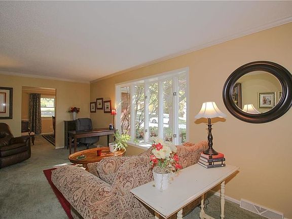 3rd image of 66 Eastwood Dr
