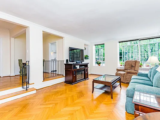 Sold by Re/Max In The City | media 1