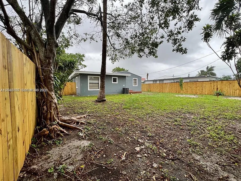2130 Funston St — Photo 8