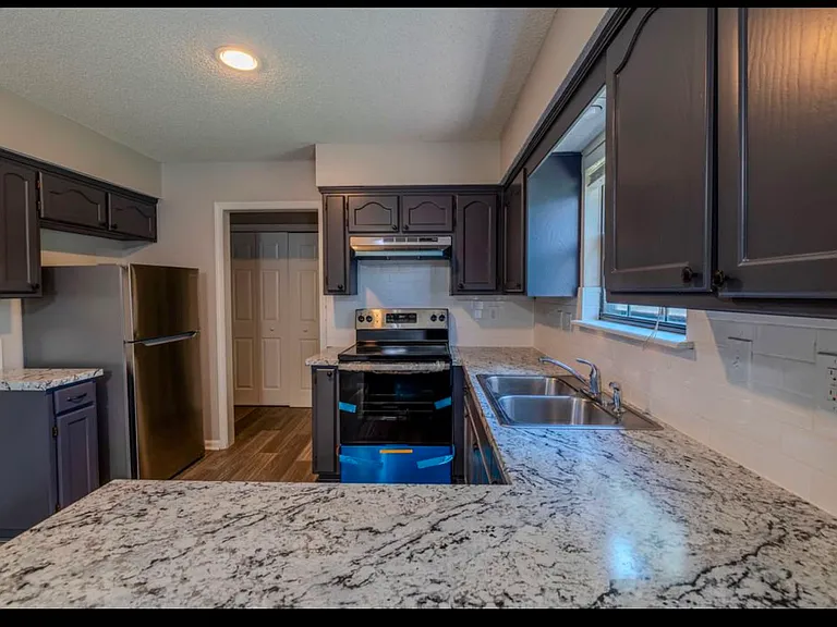 6809 W 149th Ter — Photo 3