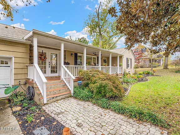 5th image of 2942 Fountain Park Blvd