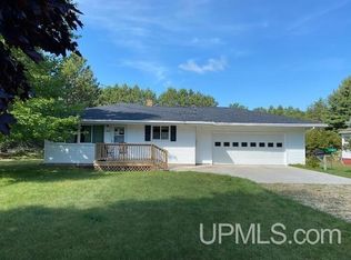 8433 P.5 Rd, Gladstone, MI 49837