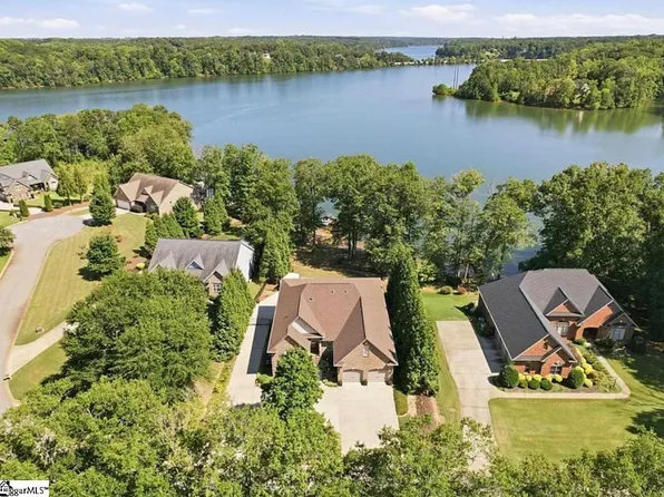 132 Neal Pointe Dr, Chesnee, SC 29323