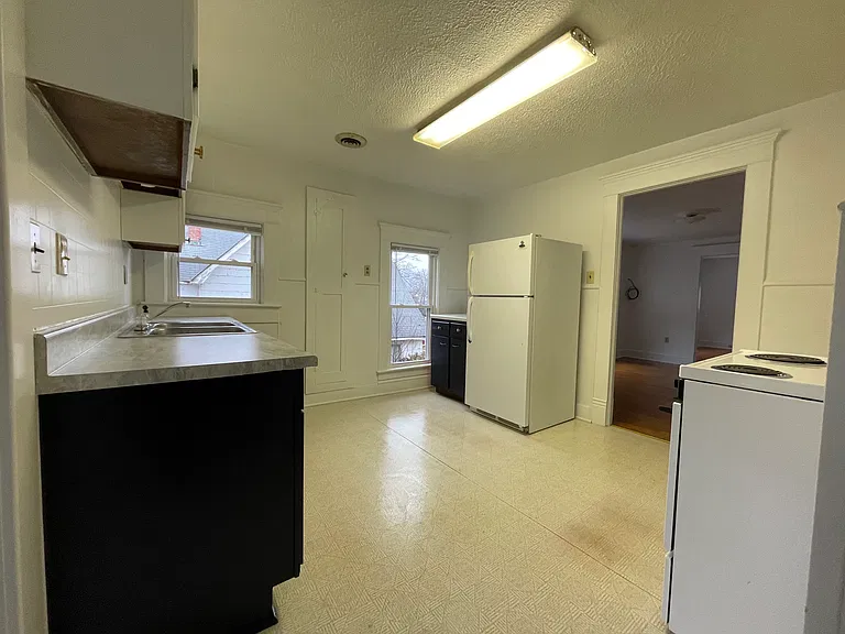 142 S Brooklyn Ave — Photo 3