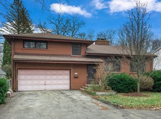 307 Green Bay Rd, Lake Bluff, IL 60044