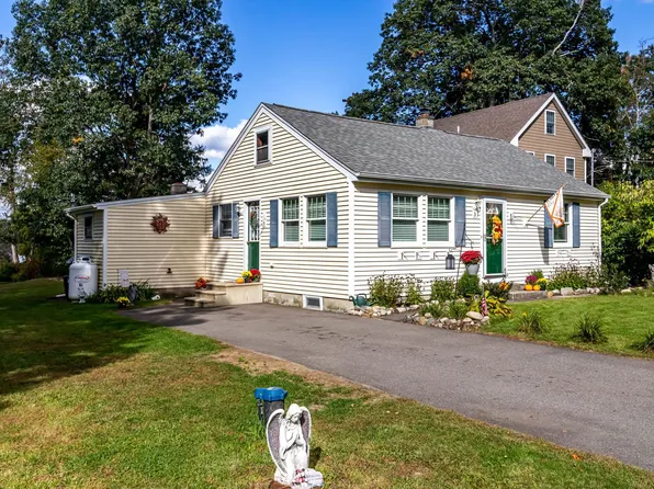 3 Lakeview Street, Salem, NH 03079