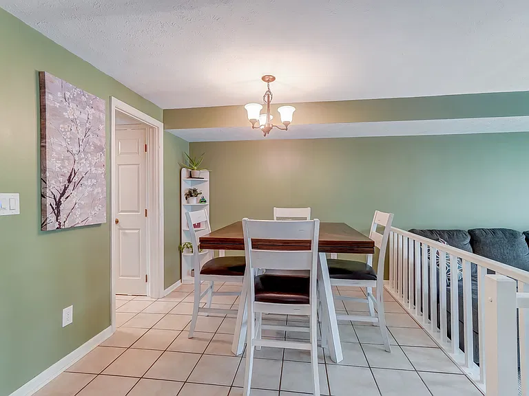 8064 Hetz Dr — Photo 15