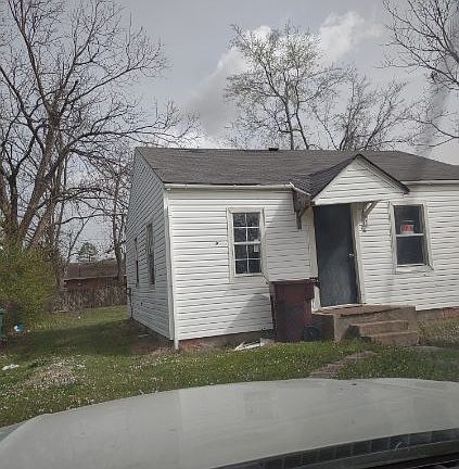 2nd image of 92 Watson Blvd