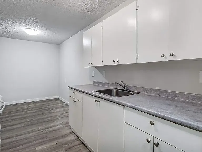1020 Matheson Dr — Photo 15
