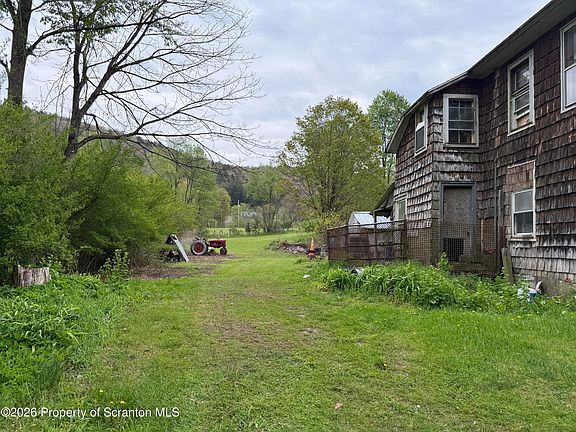 3rd image of 572 Winterdale Rd