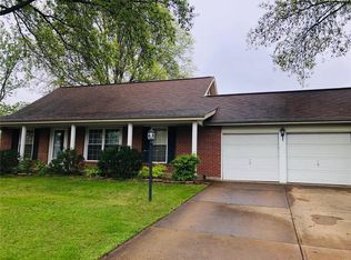 5400 Stonehurst Dr, Saint Louis, MO 63129