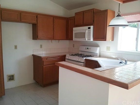 4th image of 15353 Yorba Ave