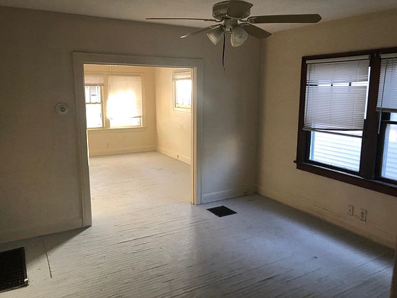 3rd image of 311 S Cypress Ave