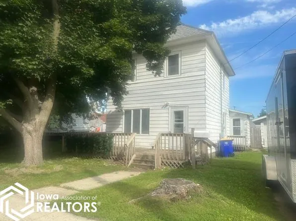 166 1st St NE, Britt, IA 50423