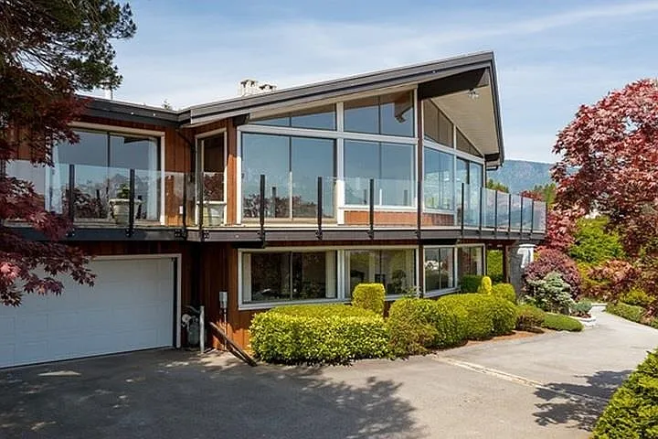 1403 Chippendale Rd — Photo 2