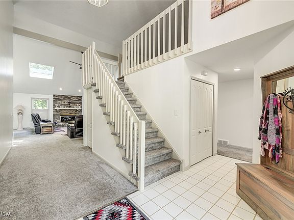 3rd image of 2021 McClaren Ln