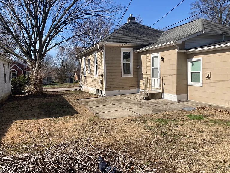 8 N Indiana Ave — Photo 38